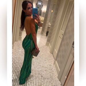 💚 Backless Green sequined dress